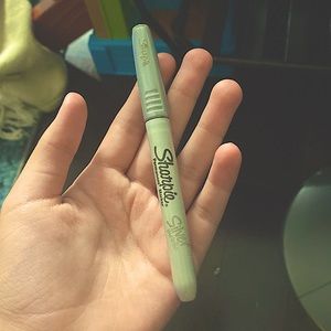 I am selling this one of a kind sharpie it is great for coloring & arts & crafts